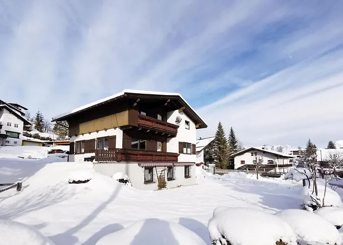 Family Friendly Chalet - Central With Beautiful Mountain Views