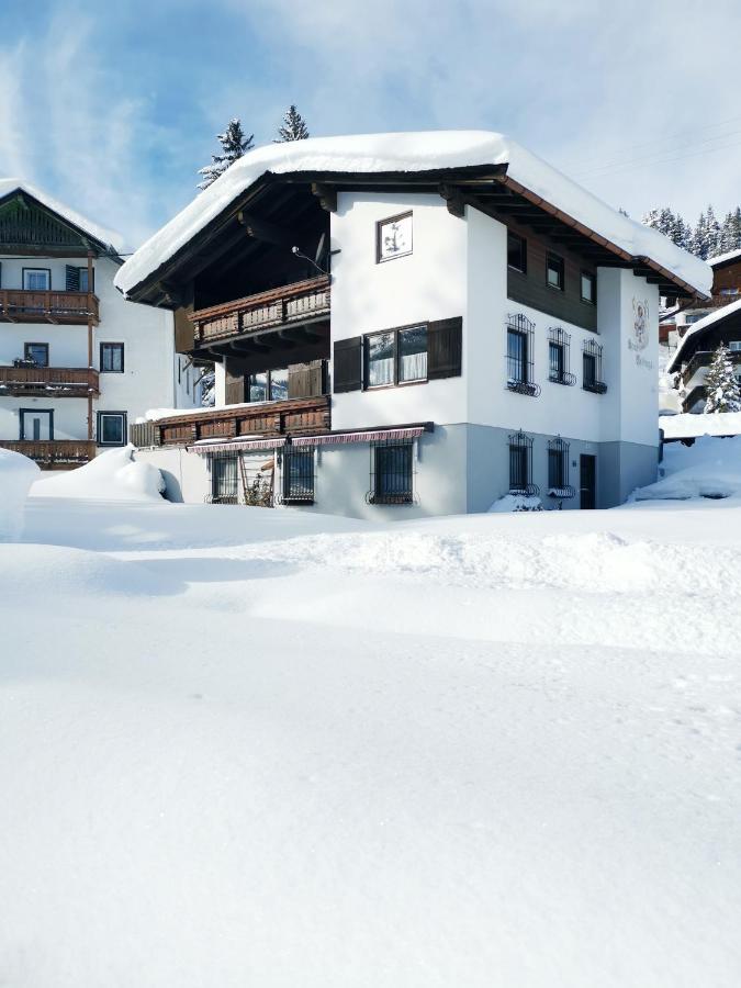 Family Friendly Chalet - Central With Beautiful Mountain Views